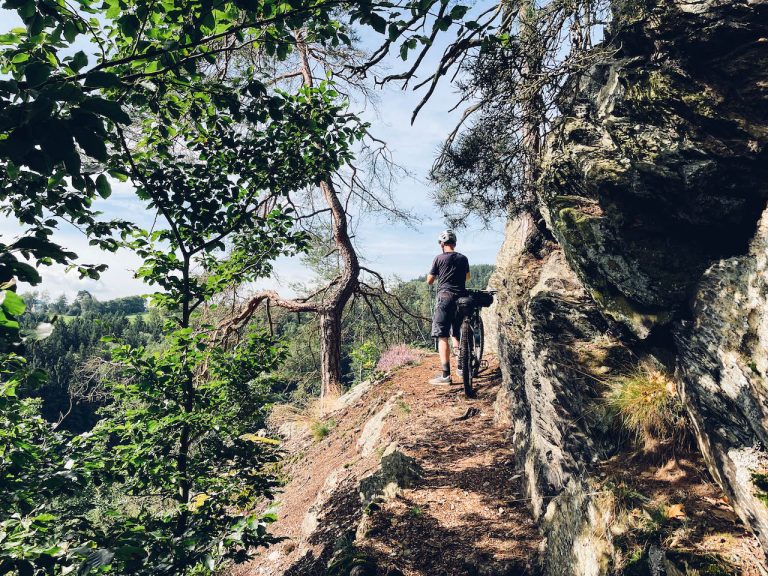 Trails über der Saale