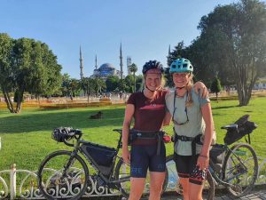 Theresa und Sabrina am Ziel Ihrer Reise in Istanbul