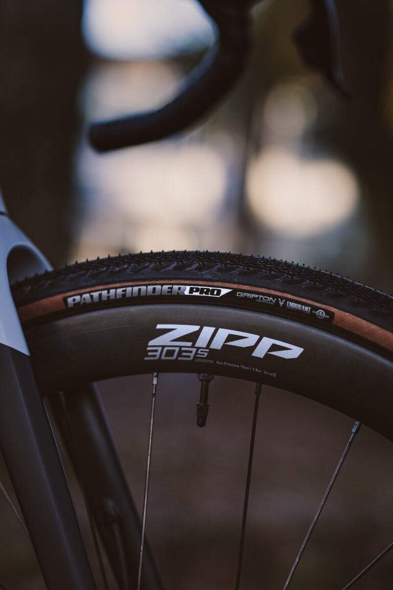 Specialized Pathfinder auf Zipp 303S