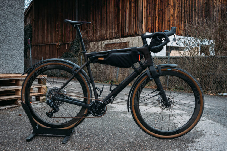 René Herse Snoqualmie Pass 700x44 auf einem Zipp 303 Firecrest Laufrad