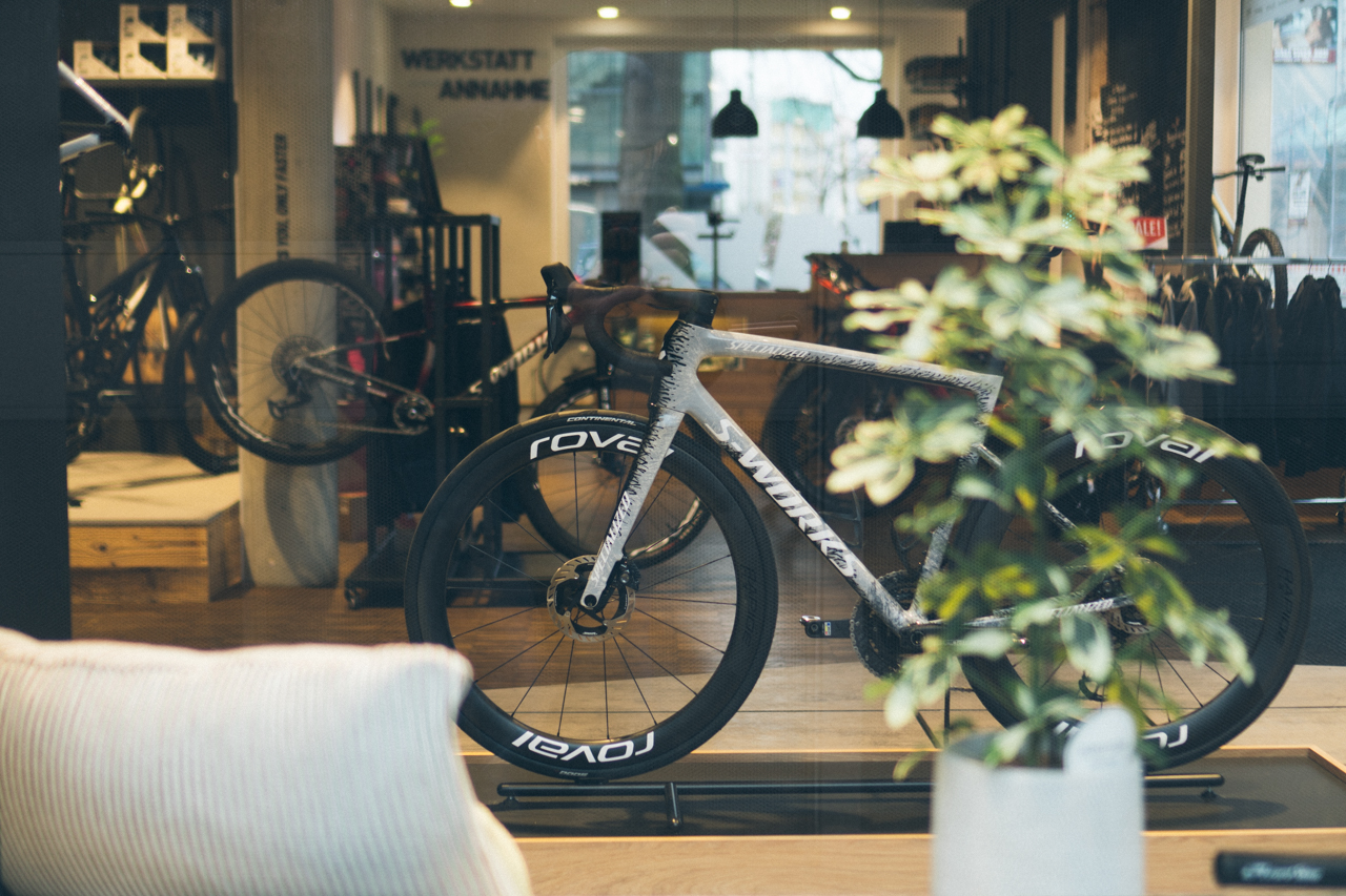 Specialized S-Works Tarmac SL8 custom painted by Lumar Colors