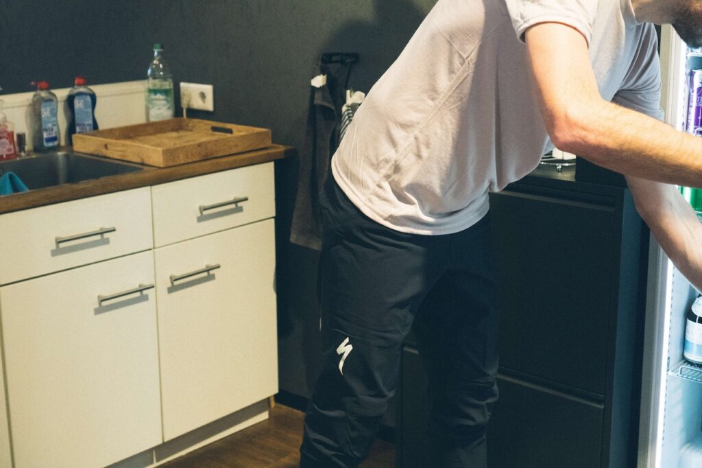 Sepp im Specialized DriRelease Tee, €35 und der Specialized Trail Pant, €120