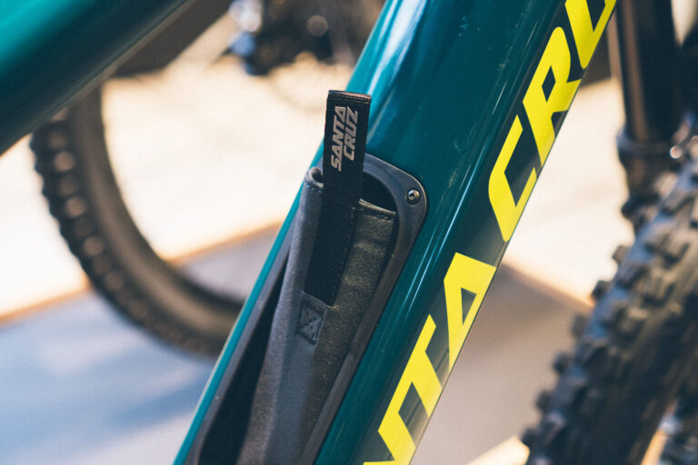 Glove-Box: Bei Santa Cruz geht's ohne klappern